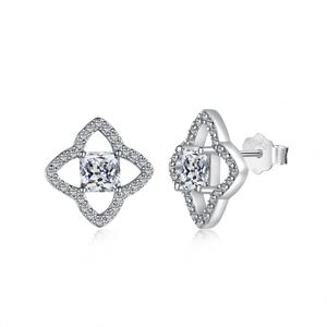 Pendientes de Plata de Ley S925 con Baño de Rodio, Diseño de Flor Hueca con Circonita Cúbica 5A, Marca Dylam Simplicity - Product Image 1