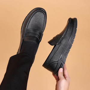 Mocasines Impermeables para Hombre con Punta Cerrada, Cuero de Oveja de Primera Capa, Suela Gruesa Resistente al Desgaste, Zapatos Cómodos con Suela Suave - Product Image 2