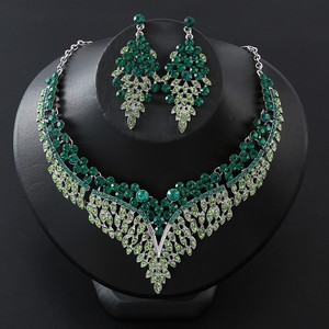 European American Popular Vintage Gold Plated Women's <b>2</b>-<b>piece</b> Necklace <b>Set</b> Leaves Flowers Exaggerated Jewelry for Wedding Party - Product Image 4