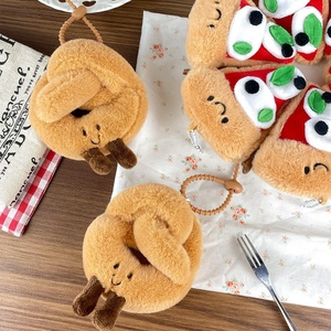 ตุ๊กตาพิซซ่าสามเหลี่ยมน่ารัก พวงกุญแจตุ๊กตาพิซซ่าขนาดเล็ก ของเล่นนุ่มนิ่ม ของตกแต่งกระเป๋า ของขวัญสำหรับเด็กผู้หญิง - Product Image 3