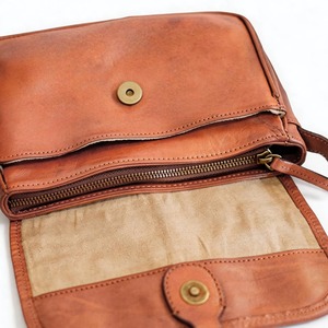 Bolso de hombro de cuero suave para mujer, de proveedor indio, con un aspecto elegante y almacenamiento práctico, disponible a un precio razonable. - Product Image 6