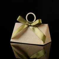 Boîte cadeau personnalisée pour bonbons avec couvercle et fente pour ruban, idéale pour emballer des chocolats, des noix et des macarons