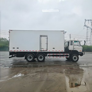 รถบรรทุกตู้เย็นติดเครื่องทำความเย็น Dongfeng 6x6 Awd สำหรับขนส่งเนื้อสัตว์และอาหารทะเลแบบแช่แข็ง ขนาด 15-20 ตัน - Product Image 2