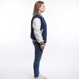 Chaqueta Varsity Azul Marino para Mujer con Mangas en Contraste Blancas, Cuello Alto y Botones, Abrigo de Invierno de Piel Vacuna - Product Image 3