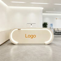 Bureau d'accueil intégré en acier inoxydable au design européen incurvé avec éclairage intégré