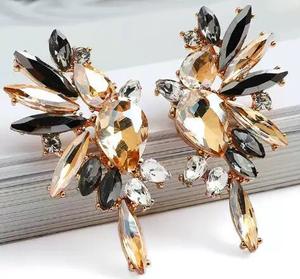 Boucles d'oreilles pendantes de mode européenne et américaine avec formes géométriques symétriques, tendance naturelle pour les fêtes - Product Image 6