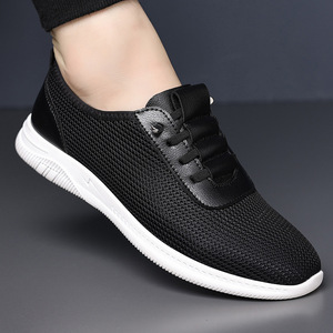 Chaussures de course décontractées pour hommes en maille respirante à semelle souple, noires et grises, couleur unie, à lacets avant, pour le loisir - Product Image 3