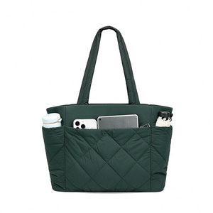 Sac fourre-tout matelassé pour femme en nylon, résistant à l'eau, avec fermeture éclair, broderie décorative - Product Image 1