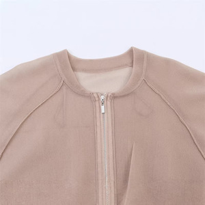 Polyester Frühlings-Strickjacke für Damen Locker Sitzende Lässige Strickjacke Europäisch-Amerikanischer Stil Leichte Oberbekleidung Maßanfertigung OEM - Product Image 5