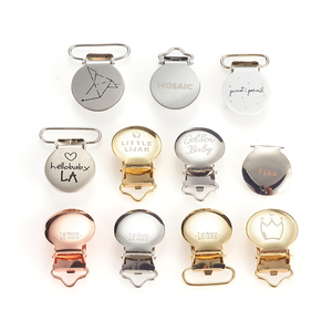Toptan bebek güvenli Metal emzik klip kişiselleştirilmiş özel Logo BPA ücretsiz paslanmaz çelik askı klip için 0-12 ay 1-2 - Product Image 1