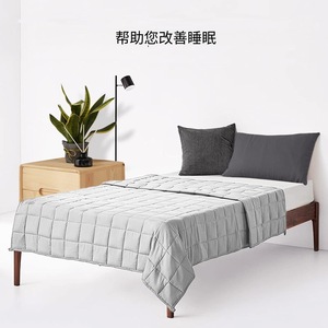 Couverture lestée gris clair en polyester pour le soutien du sommeil au printemps, en automne et en hiver - Product Image 2
