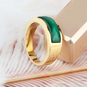 Hochwertiger Herren schmuck aus 18 Karat Gold mit eingelegtem Jadegrün-Achat-Edelstahl ring