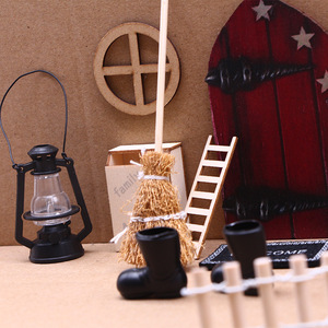 xinchen Set navideño transfronterizo de Amazon para casas de muñecas, adornos en miniatura de puerta de madera de cuento de hadas - Product Image 4