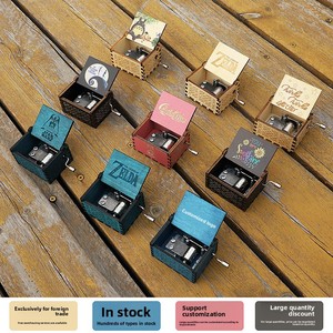 Boîte à <span class=keywords><strong>musique</strong></span> à manivelle personnalisée avec <span class=keywords><strong>musique</strong></span> et design sur mesure, cadeau populaire, boîte à <span class=keywords><strong>musique</strong></span> en bois gravée au laser - Product Image 1