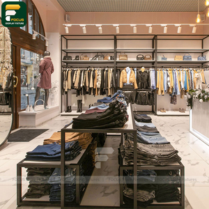 ชั้นวางเสื้อผ้าพร้อมโครงไม้และโลหะ สำหรับจัดแสดงเสื้อผ้าในร้านค้าปลีก - Product Image 4