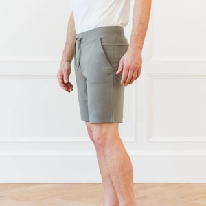 Shorts légers en bambou doux pour homme, avec texture lisse et finition élégante - Product Image 2