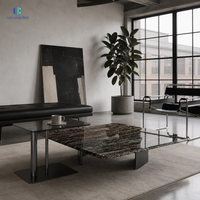 Table basse en marbre noir Luca Silver Wave |   Base en métal carrée à veines ondulées horizontales polies, moderne, pour salon, villa, sur mesure