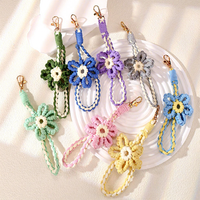 Porte-clés fleuris au crochet faits main, breloques de sac style bohème avec cordon de poignet pour femmes, accessoires quotidiens