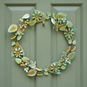 Corona Floral Metálica Rústica Hecha a Mano, Decorativa, Redonda, Sin Iluminación, para Colgar en la Pared - Product Image 3