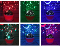 Veilleuse LED rotative en plastique avec projection de ciel étoilé et contrôle par bouton, petit cadeau de Noël avec lune et étoiles
