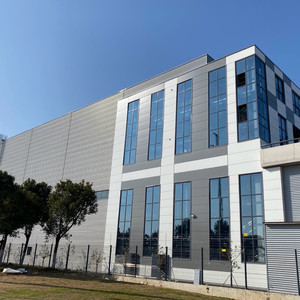 Estructura de Acero Prefabricada para Almacenamiento Logístico de Gran Envergadura, Taller, Planta Industrial con Oficina, Diseño Moderno - Product Image 1