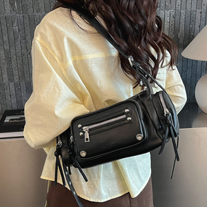 Nouveau sac <span class=keywords><strong>pour</strong></span> <span class=keywords><strong>femme</strong></span> de style <span class=keywords><strong>moto</strong></span> coréen, sac à bandoulière imperméable à fermeture éclair, sac bandoulière - Product Image 3