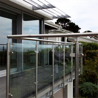 Rampe contemporaine Prima en aluminium et verre, durable, pour villa, hôpital, balcon, escalier et centre commercial - Utilisation extérieure et intérieure