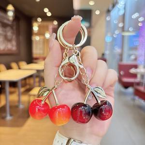 Dije de Cereza para Bolso, Colgante de Llavero de Cereza, Accesorio de Plástico en Resina Brillante para Carteras y Bolsos <span class=keywords><strong>Coach</strong></span>, Color Rojo - Product Image 3