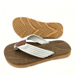 Sandales de marche confortables pour femmes à lanières larges et semelle épaisse, antidérapantes, pour l'extérieur et la plage, personnalisables en usine OEM - Product Image 1