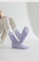 Chaussettes de sport antidérapantes en coton mi-mollet avec logo personnalisé pour femmes, pour le yoga, le pilates et l'entraînement