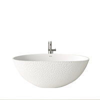 Baignoire autoportante haut de gamme en résine de pierre pour salle de bain principale de villa de luxe, design architectural premium