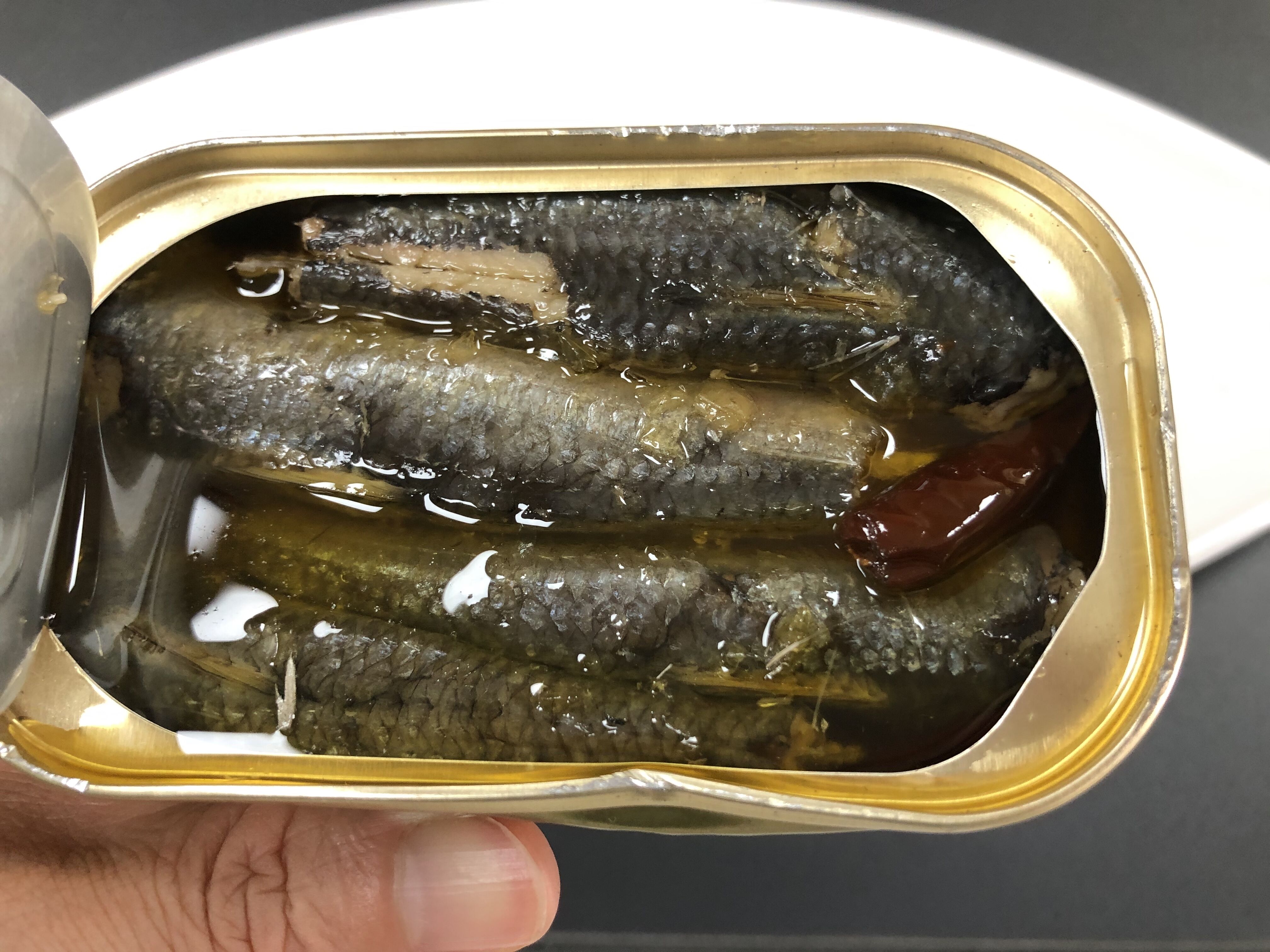 出厂价格卤水鲭鱼罐头/天然油/番茄酱顶级散装沙丁鱼罐头 - buy