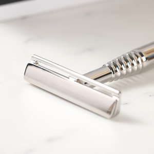 Yaqi RAMS2349-S-MAG จับแบบกำหนดเอง Romulus ใบมีดเดี่ยวสำหรับผู้ชายพร้อม RAMS2349-S-MAG แม่เหล็ก - Product Image 2
