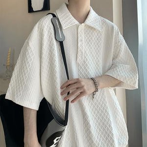 Polo estiva alla moda in stile coreano per gli uomini a maniche corte con struttura a maglia a maniche corte, t-Shirt ampia, <span class=keywords><strong>Cardigan</strong></span> a mezza manica di nicchia - Product Image 1