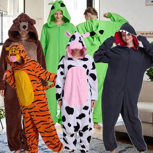 Vente en Gros Pyjamas Kigurumi Polaire à Capuche Animal pour Hommes/Femmes, <span class=keywords><strong>Combinaison</strong></span> Grenouillère <span class=keywords><strong>Ours</strong></span> Chaude d'Hiver pour Adultes, Assortie pour la Famille - Product Image 3