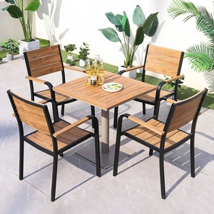 Ensemble <span class=keywords><strong>de</strong></span> <span class=keywords><strong>table</strong></span> <span class=keywords><strong>et</strong></span> 4 chaises <span class=keywords><strong>de</strong></span> salle à manger en bois plastique d'extérieur, meubles <span class=keywords><strong>de</strong></span> <span class=keywords><strong>jardin</strong></span> résistants aux intempéries pour <span class=keywords><strong>la</strong></span> terrasse <span class=keywords><strong>et</strong></span> le balcon - Product Image 2