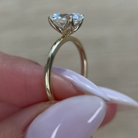 Bague de fiançailles en or massif 14K/18K avec diamant de laboratoire 2 carats ovale, sertie quatre griffes, style panier à pétales, bande unie, certifiée IGI CVD/HPHT, personnalisable