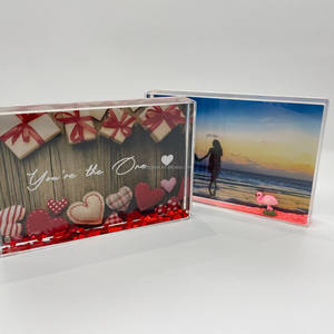 Cadre photo liquide promotionnel Saint-Valentin personnalisé avec flamants roses 3D flottants, effets cœur d'amour et paillettes – Cadeaux d'anniversaire - Product Image 2
