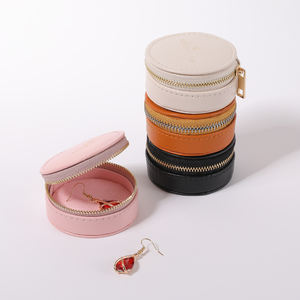 Caja de Joyería Redonda de Cuero Personalizada al por Mayor para Guardar Aretes y Otras Piezas, Caja de Anillo de Terciopelo Suave para Piezas Individuales - Product Image 3