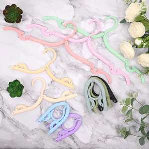 Cintres à vêtements pliables en plastique de haute qualité, couleurs assorties, portables, pour le voyage et la maison, support multifonctionnel pour le séchage - Product Image 2