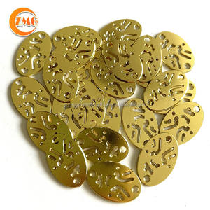 أفضل بيع عالية الجودة لامعة الذهب مطلي اثنين من الثقوب النحاس مخصصة شعار معدني التسمية للملابس لخياطة - Product Image 4