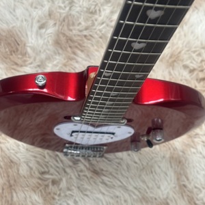 Guitare à 6 cordes en forme de cœur, corps rouge brillant, manche en bois de rose, dos et côtés en bois de rose, expédition rapide - Product Image 4