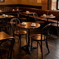 Meubles de bar vintage, table et chaises de bar en bois massif sculpté, ameublement de pub rétro couleur personnalisée