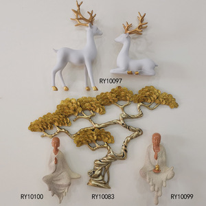 Décoration Murale en Résine Cerf Moine Arbre Doré en Relief pour Noël et la Maison - Product Image 1
