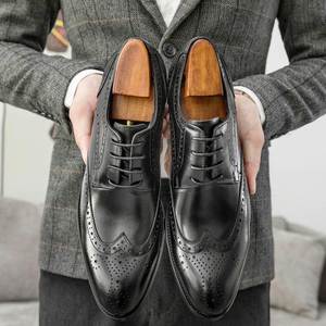 2025 Top Luxury Designer New High Quality British Carved Men's Office & Career <b>Pointed</b> Toe Leather Shoes - Product Image 2