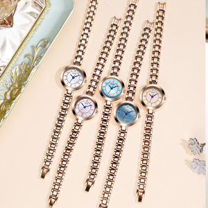 Montre-bracelet à quartz de luxe pour femme, petite montre minimaliste en alliage étanche - Product Image 3