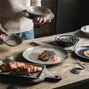 Juego de Vajilla de Cerámica Negra Mate de Forma Especial Retro, Plato para Pasta y Filete para 6 Personas, Apto para Horno - Product Image 2