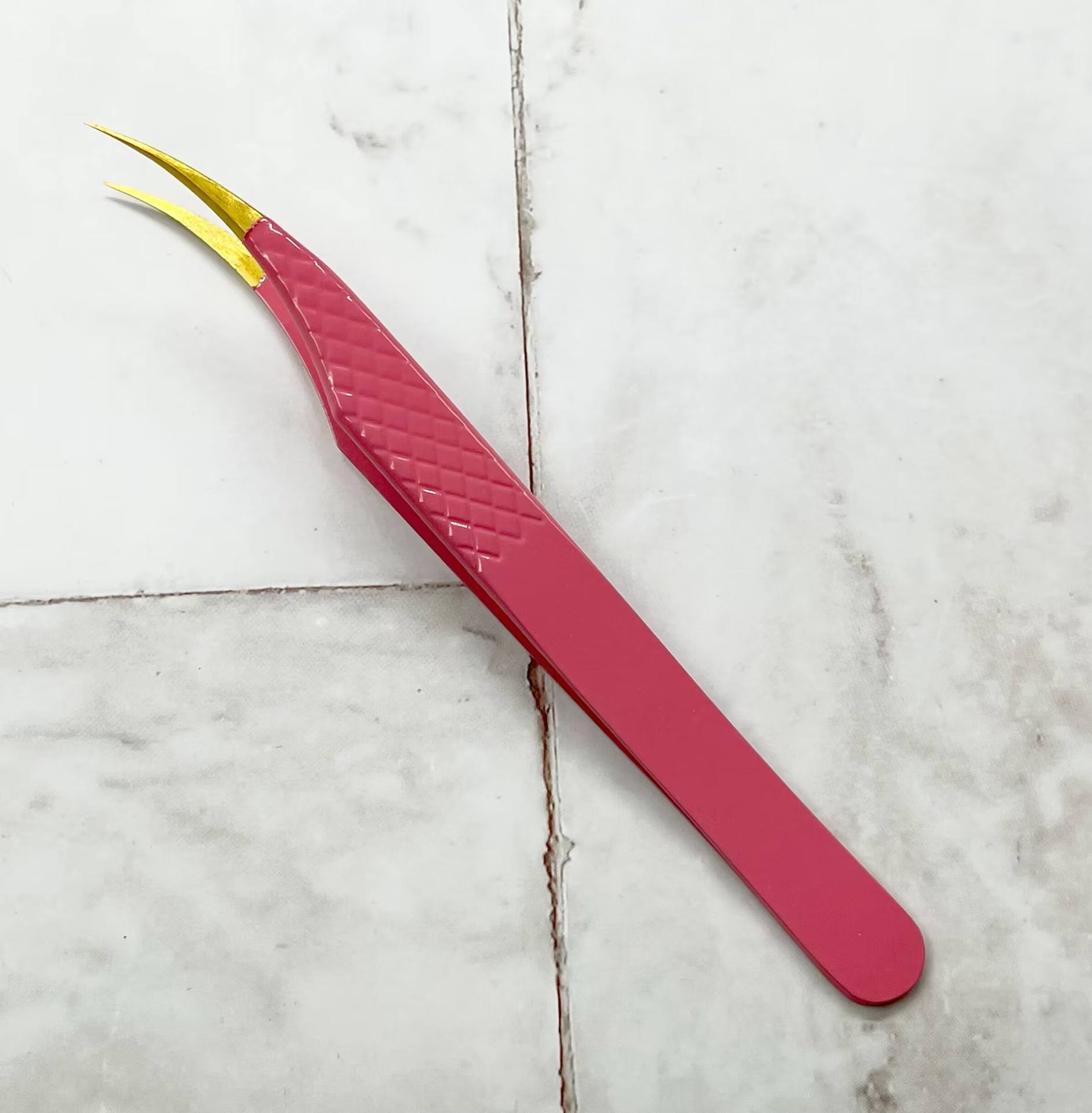 (Red and Gold Net Pattern) Dolphin Clip