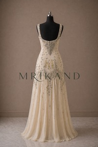 Vestido Largo de Diseñador en Georgette con Pedrería de Cristal, Elegante Atuendo de Moda para Mujer para Fiestas y Eventos - Product Image 3