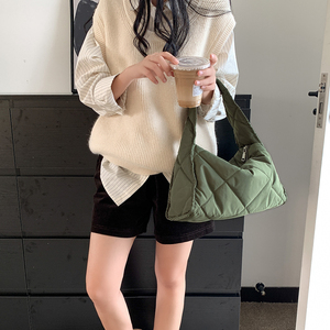Sac fourre-tout en nylon de haute qualité en gros d'usine, sac à main extensible vert olive, sac fourre-tout personnalisé, sac à main matelassé - Product Image 2